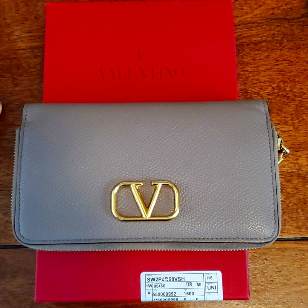 Preloved valentino garavani wallet